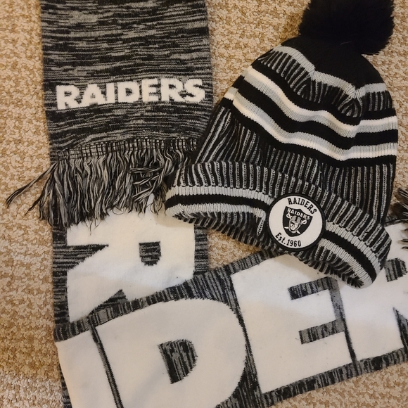 New Era Other - Raiders toque and scarf set